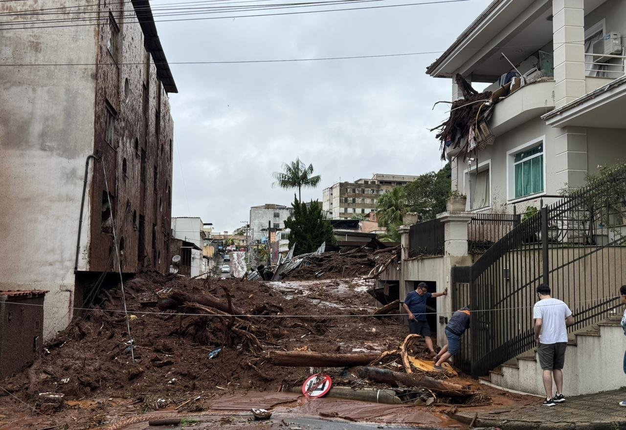 Chuvas em MG: 'Vivemos extremos climáticos, e as pessoas precisam levar a sério os alertas', diz chefe da Defesa Civil