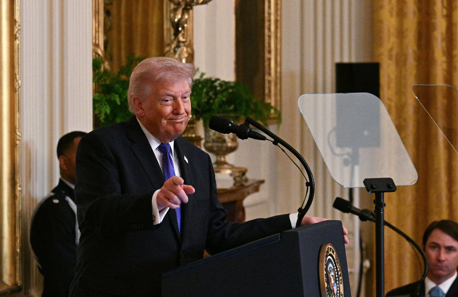 Trump: Empresas dos EUA estão produzindo armas em caráter emergencial | G1