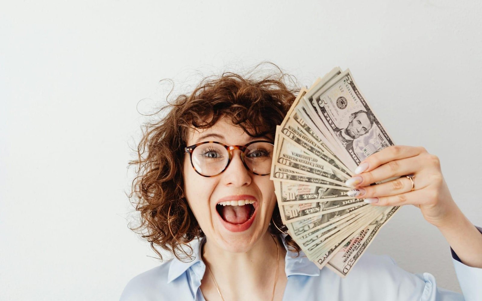 Como organizar as finanças e fazer o dinheiro sobrar em 2026