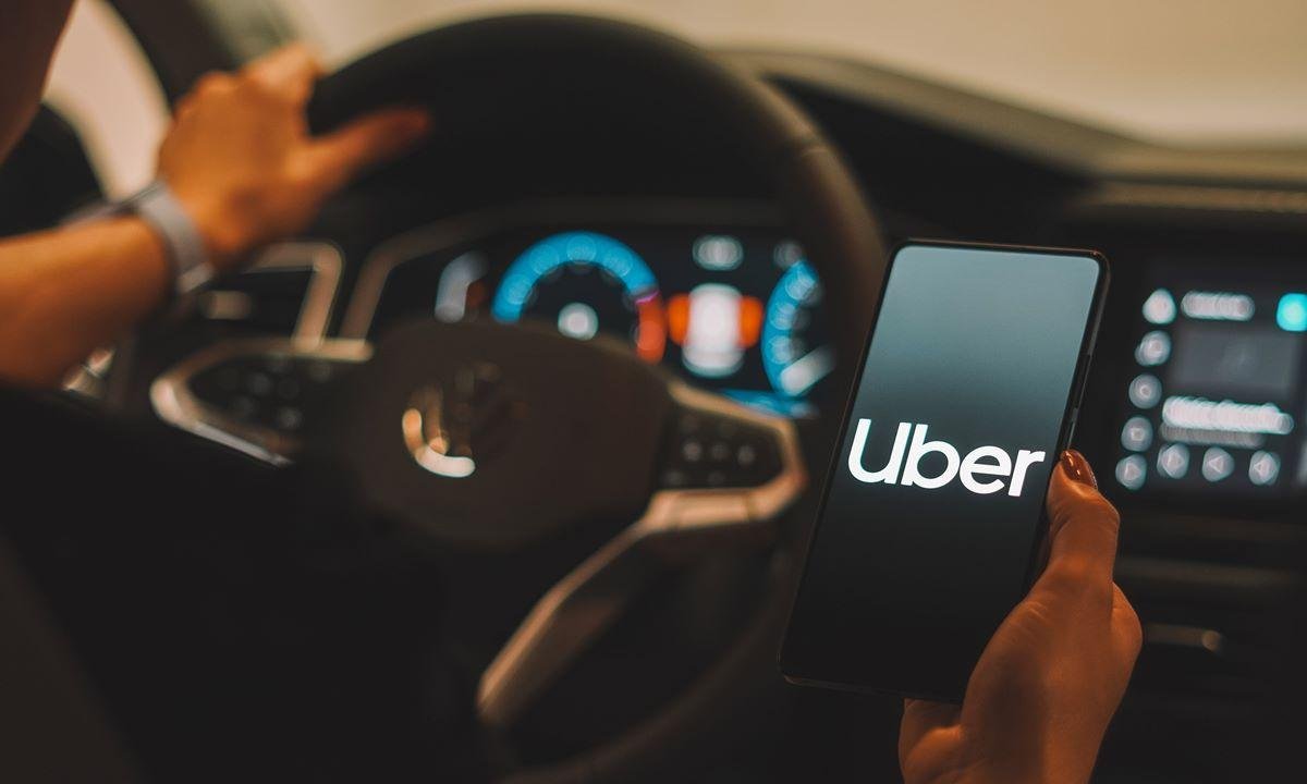 Lucro da Uber desaba quase 100%. Empresa troca diretor financeiro