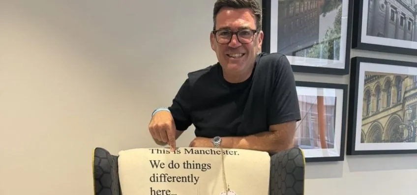 Andy Burnham é o novo líder do Partido Trabalhista britânico