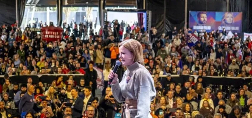 Esquerda derrotará “juiz ladrão” no Paraná, diz Gleisi