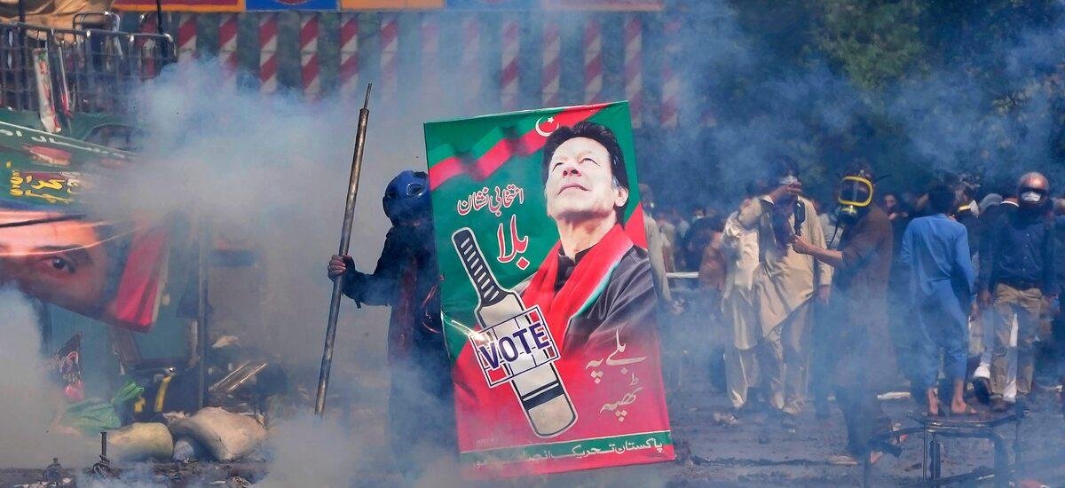 Paquistão condena jornalistas, YouTubers e ex-militares à prisão perpétua por incitação à violência