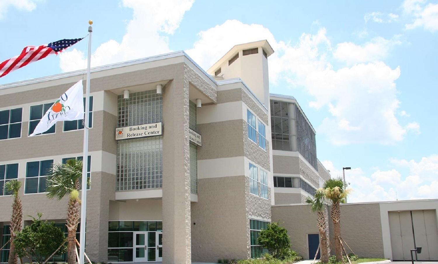 Veja presídio onde a esposa do cantor Henrique está presa nos EUA | G1