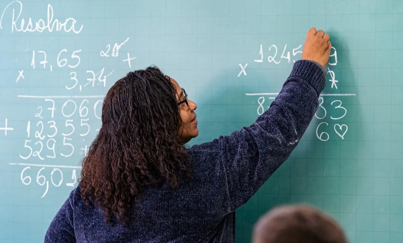 Paraná investe R$ 130 milhões e adota método de Stanford em Matemática