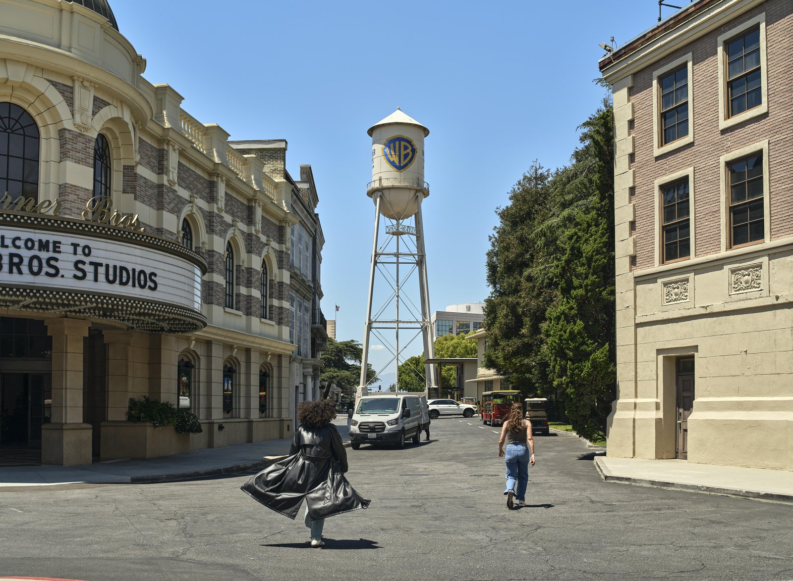 Tecnologia, TV, filmes e notícias: os novos donos da Warner Bros. estão prestes a comandar um império colossal